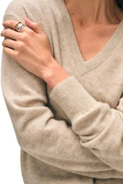 WHITE & WARREN Cashmere V-neck Sweater^ Sweaters